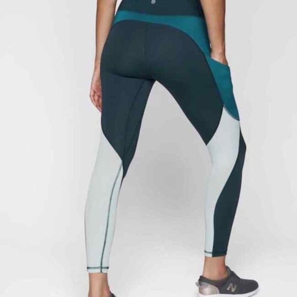 Athlete NWOT up for anything leggings with packets size Large 25” long - Picture 3 of 10